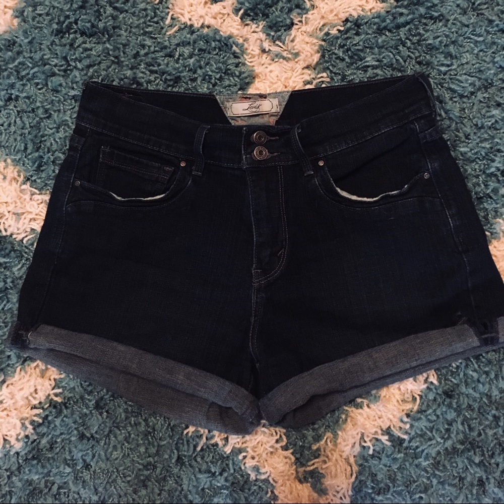 Women’s dark wash Levi shorts